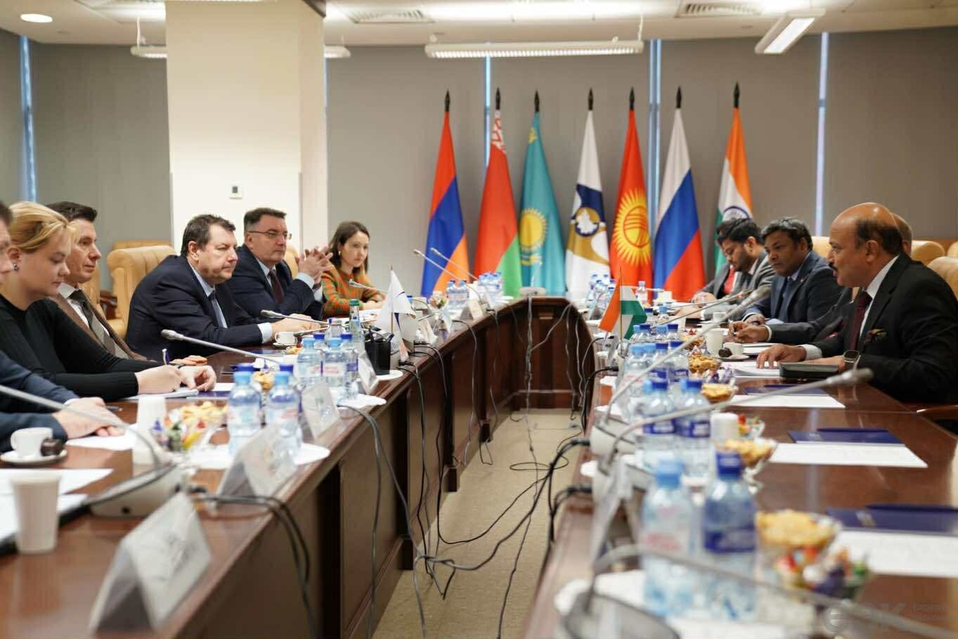 ԵԱՏՄ երկրները կոչ են անում Հայաստանում անցկացնել հանրաքվե ԵՄ անդամակցության կամ ԵԱՏՄ-ում մնալու հարցով